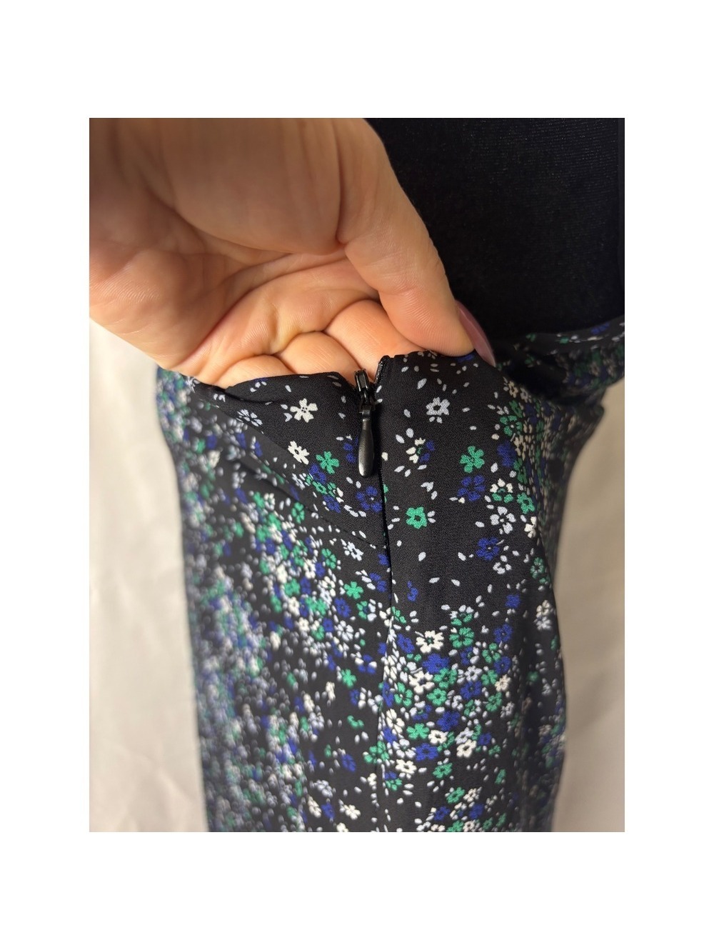 Stork & Babe Maternity Dress Medium Black Blue Green Floral V-Neck Sleeveless - Picture 3 of 6